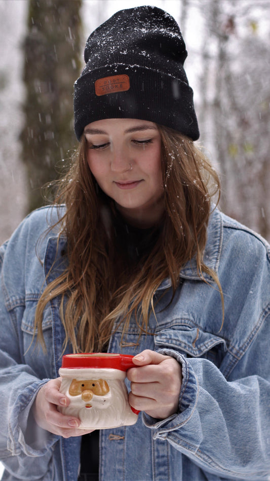 Black minimalist toque