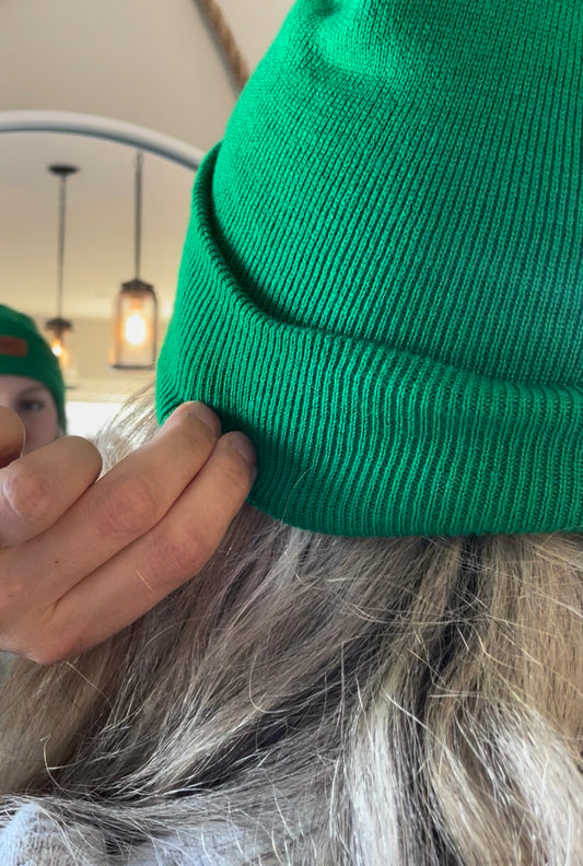 Kelly green minimalist toque